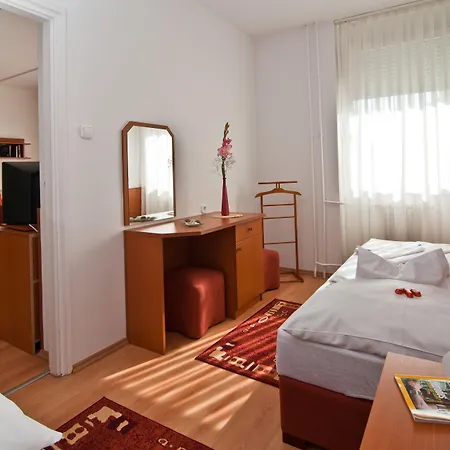 Napfeny 佐洛卡罗斯