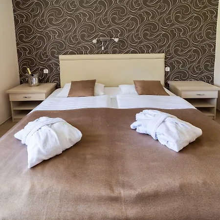 Napfeny 佐洛卡罗斯