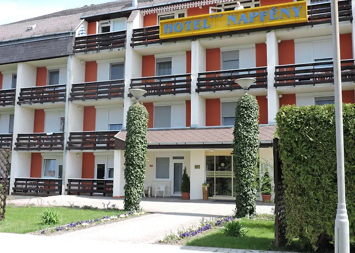 Napfeny ホテル ザラカロシュ